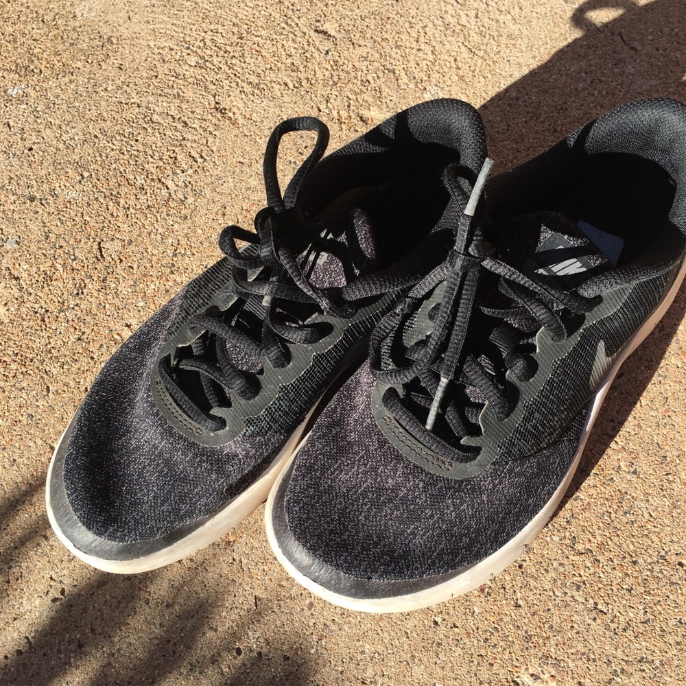 Nike youth athletic shoes